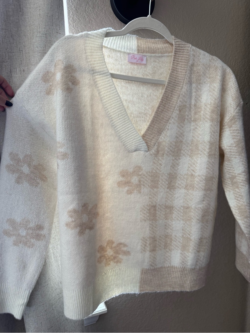 Pink Lily Cream & Beige Floral Plaid V-Neck Sweater